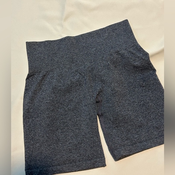 NVGTN Grey Seamless Shorts - S - Picture 3 of 8